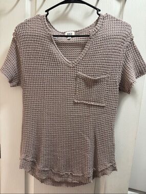 BKE Women's Taupe Waffle Knit V-Neck Pocket Tee - Taupe